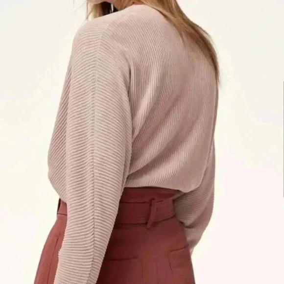 Aritzia Wilfred Coline Linen 
Dolman Sleeve Ribbed Sweater In
Dusty Pink - Picture 4 of 6